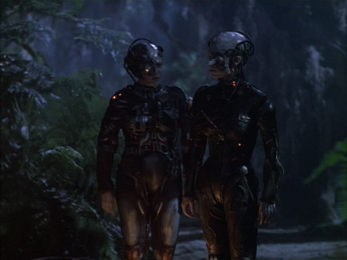 extant_StarTrek_VOY_6x02-SurvivalInstinct_02542.jpg