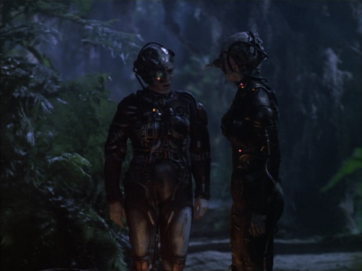 extant_StarTrek_VOY_6x02-SurvivalInstinct_02545.jpg