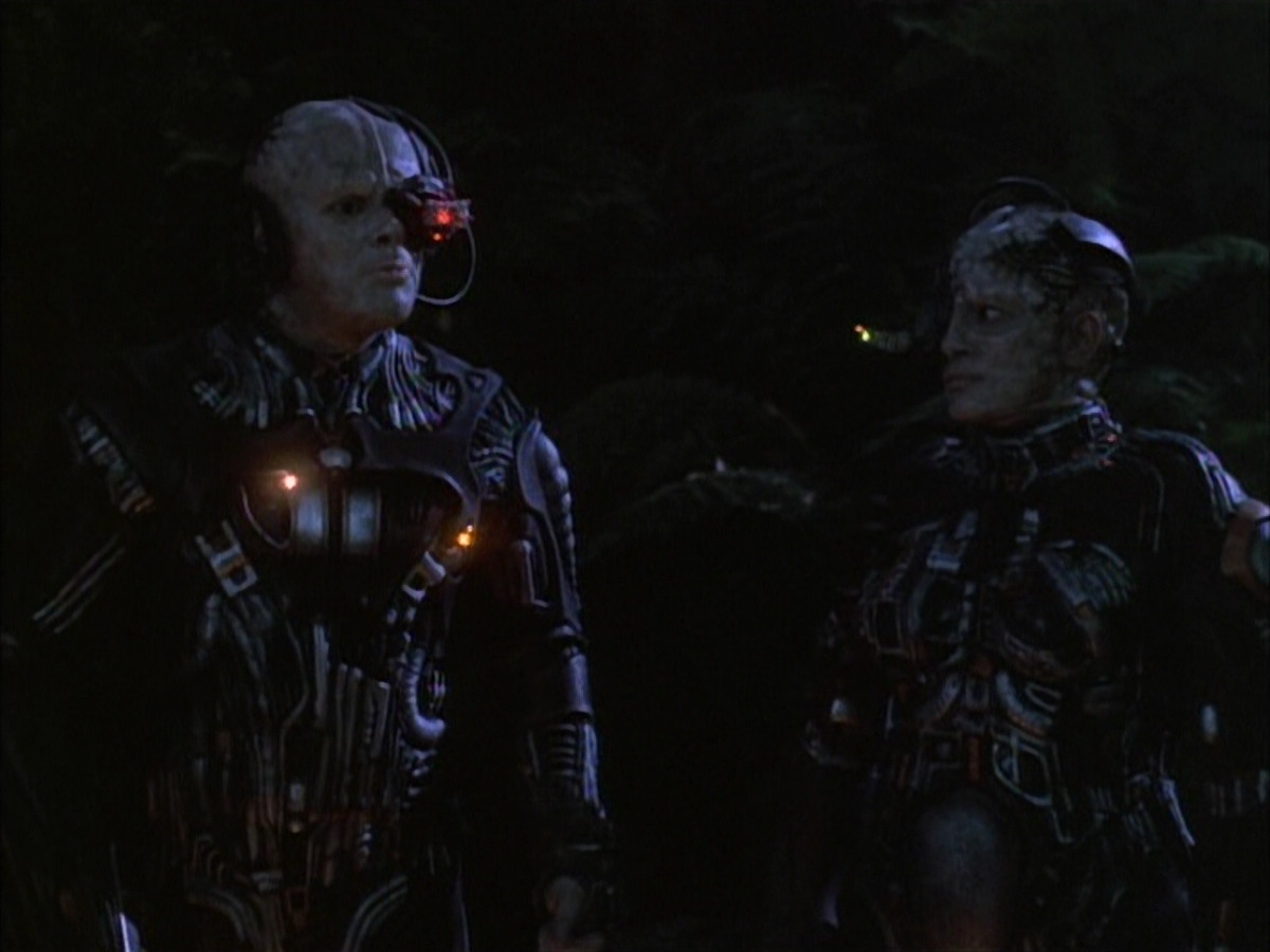 extant_StarTrek_VOY_6x02-SurvivalInstinct_02552.jpg
