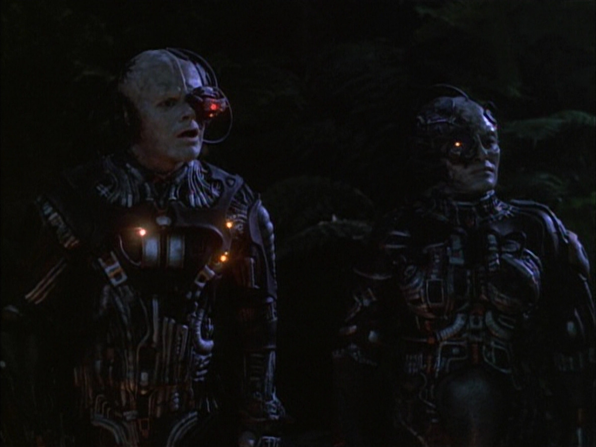 extant_StarTrek_VOY_6x02-SurvivalInstinct_02554.jpg