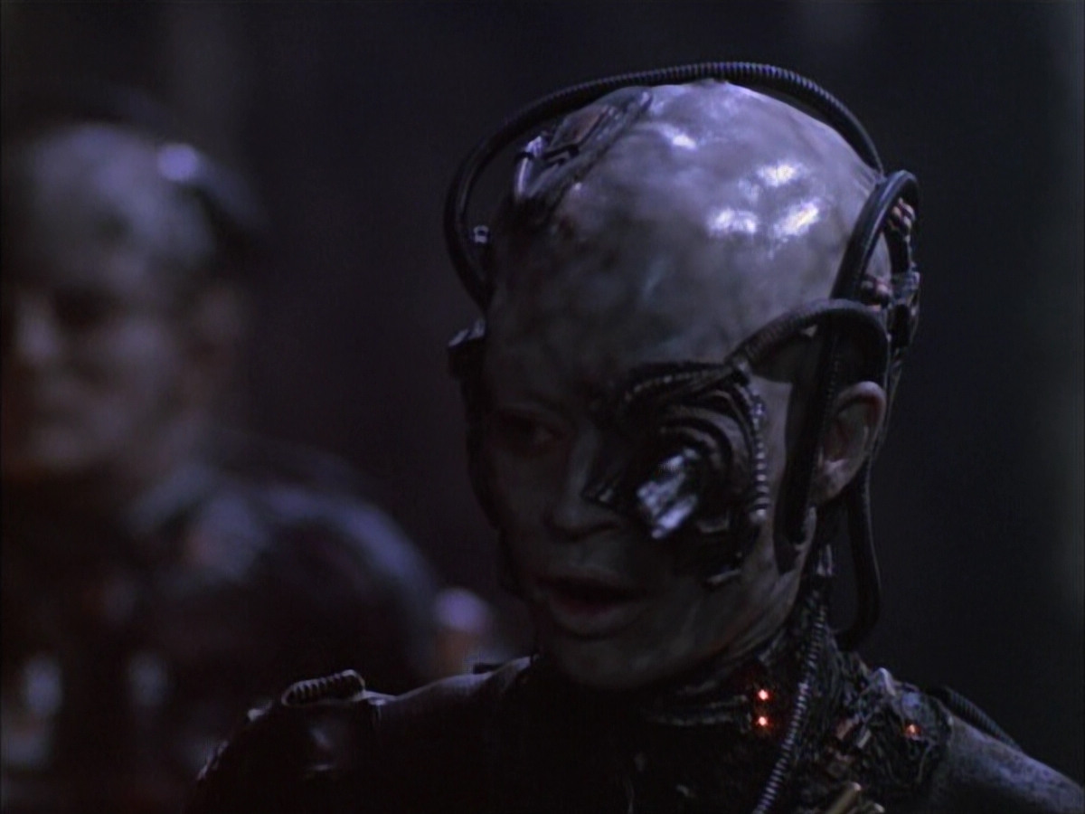 extant_StarTrek_VOY_6x02-SurvivalInstinct_02580.jpg