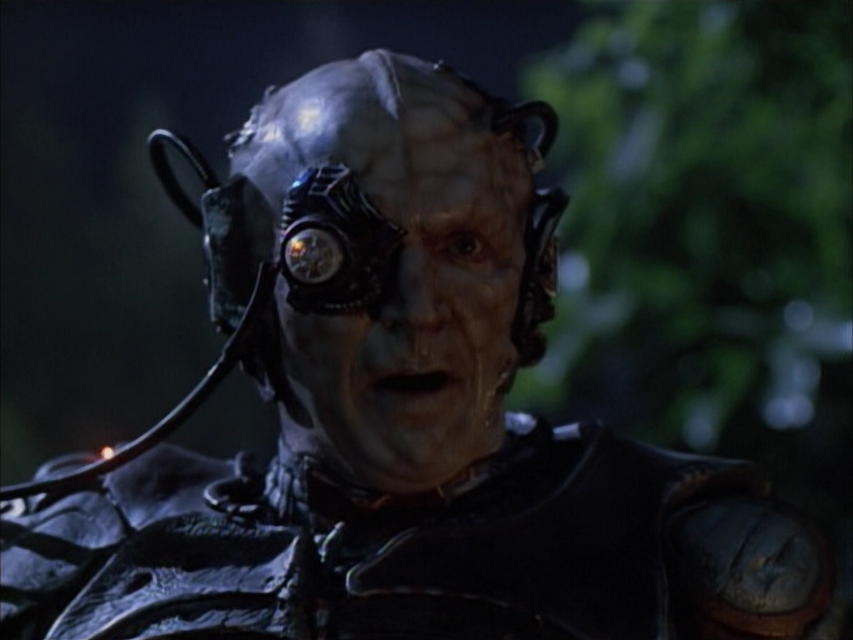 extant_StarTrek_VOY_6x02-SurvivalInstinct_02586.jpg