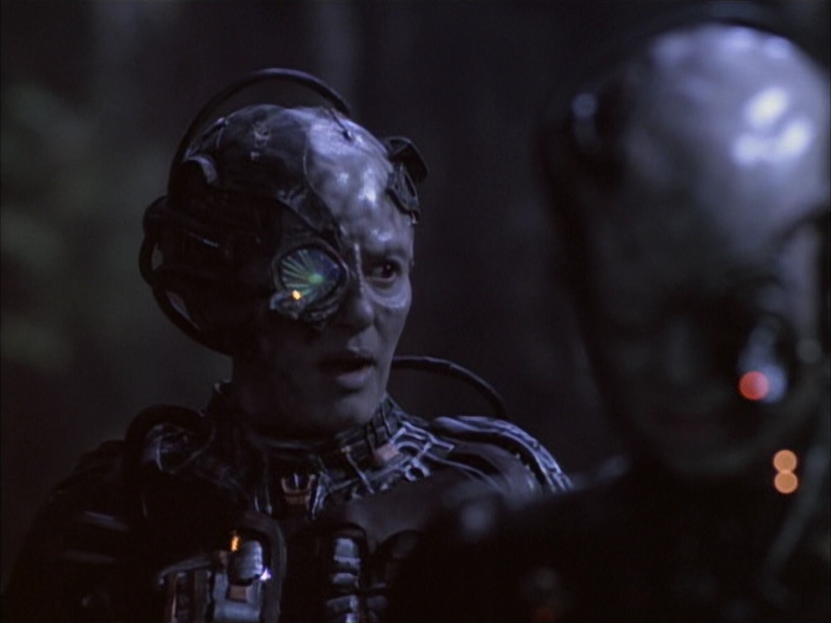extant_StarTrek_VOY_6x02-SurvivalInstinct_02591.jpg