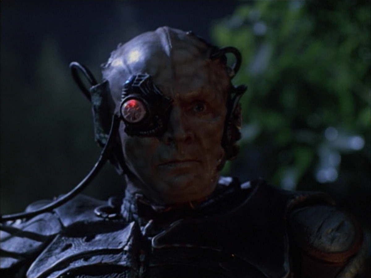 extant_StarTrek_VOY_6x02-SurvivalInstinct_02601.jpg