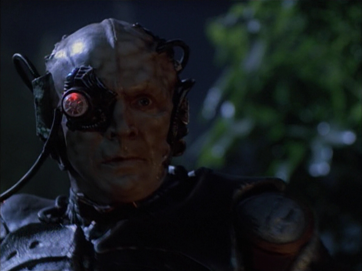 extant_StarTrek_VOY_6x02-SurvivalInstinct_02602.jpg