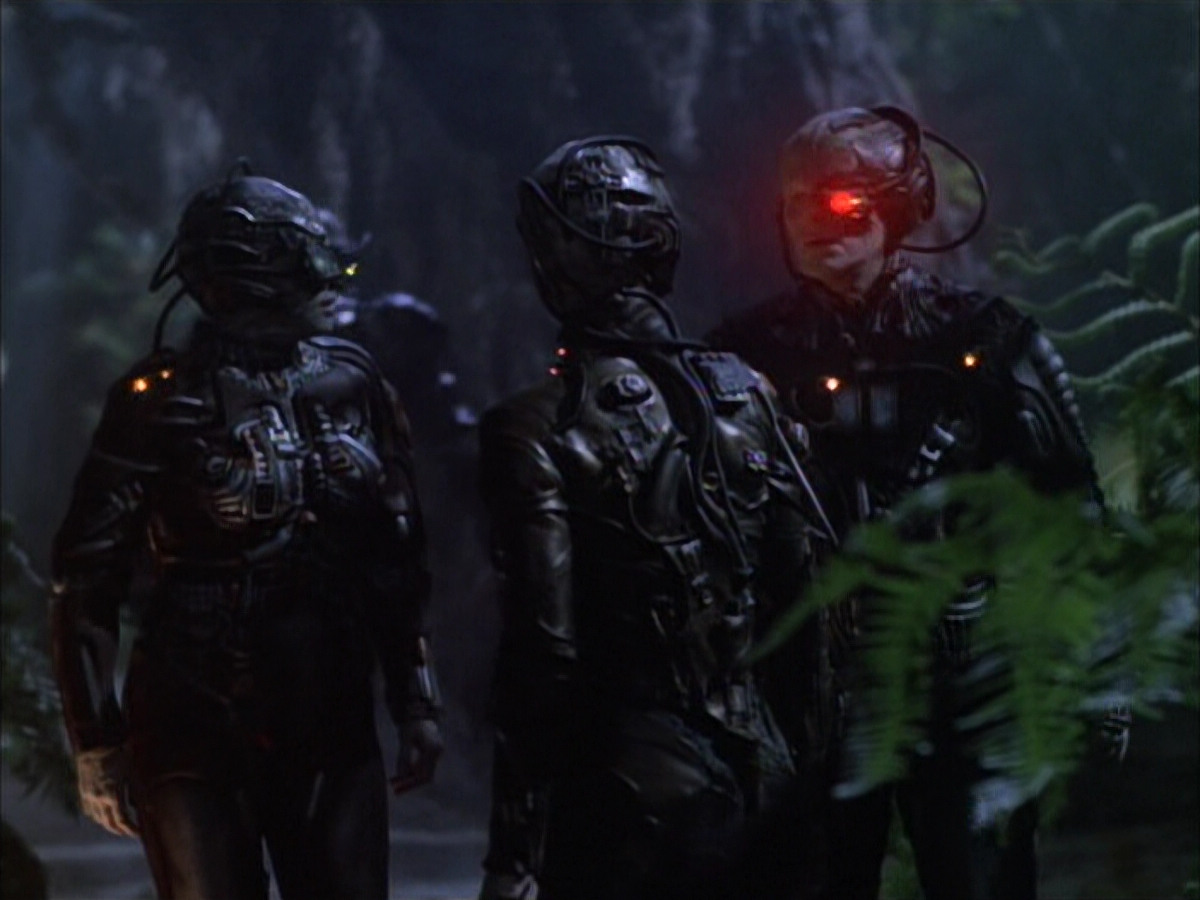 extant_StarTrek_VOY_6x02-SurvivalInstinct_02607.jpg