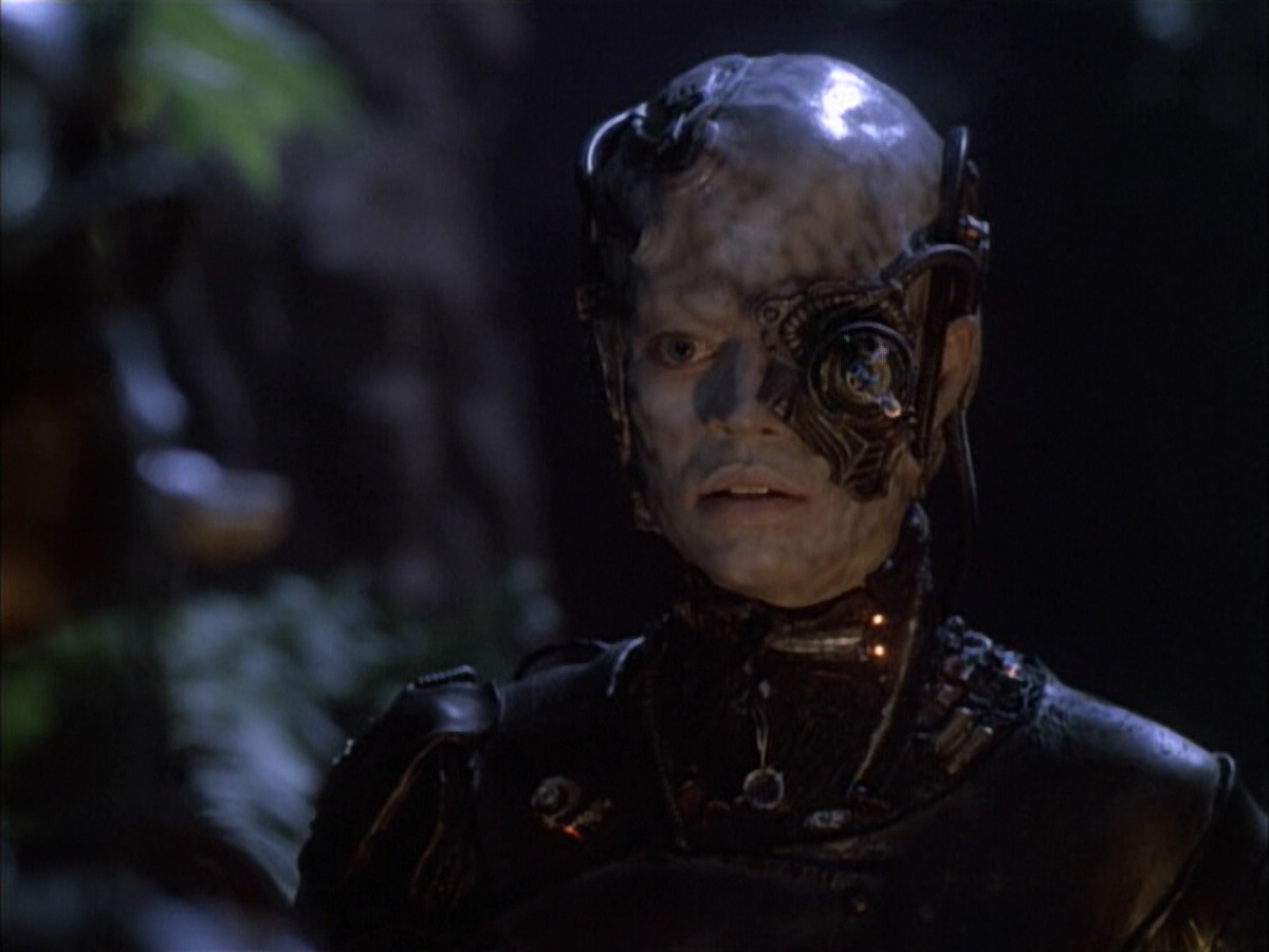 extant_StarTrek_VOY_6x02-SurvivalInstinct_02615.jpg