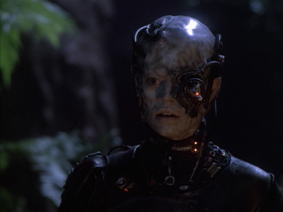 extant_StarTrek_VOY_6x02-SurvivalInstinct_02621.jpg
