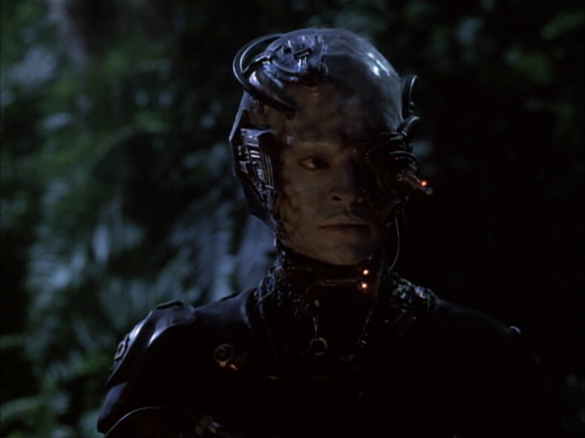extant_StarTrek_VOY_6x02-SurvivalInstinct_02629.jpg