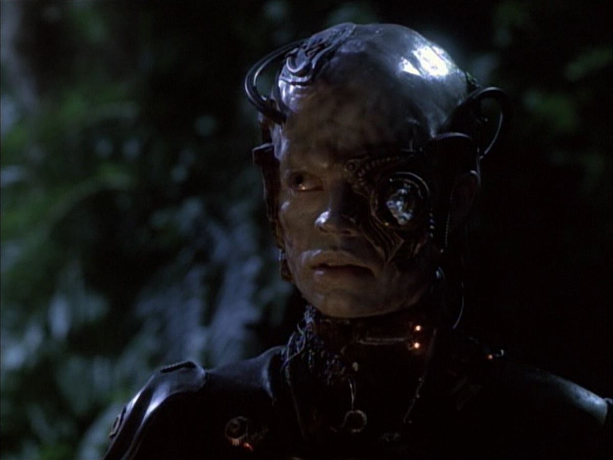 extant_StarTrek_VOY_6x02-SurvivalInstinct_02636.jpg