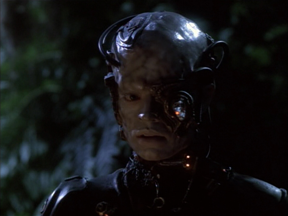 extant_StarTrek_VOY_6x02-SurvivalInstinct_02638.jpg
