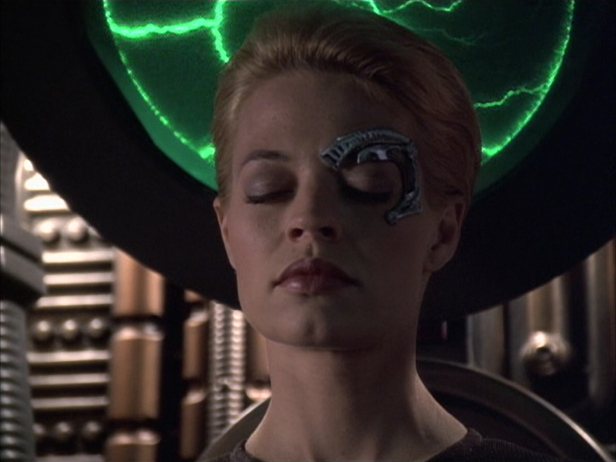 extant_StarTrek_VOY_6x02-SurvivalInstinct_02688.jpg