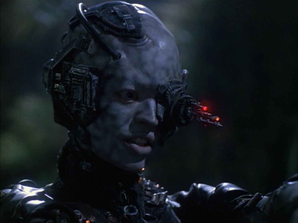extant_StarTrek_VOY_6x02-SurvivalInstinct_02719.jpg