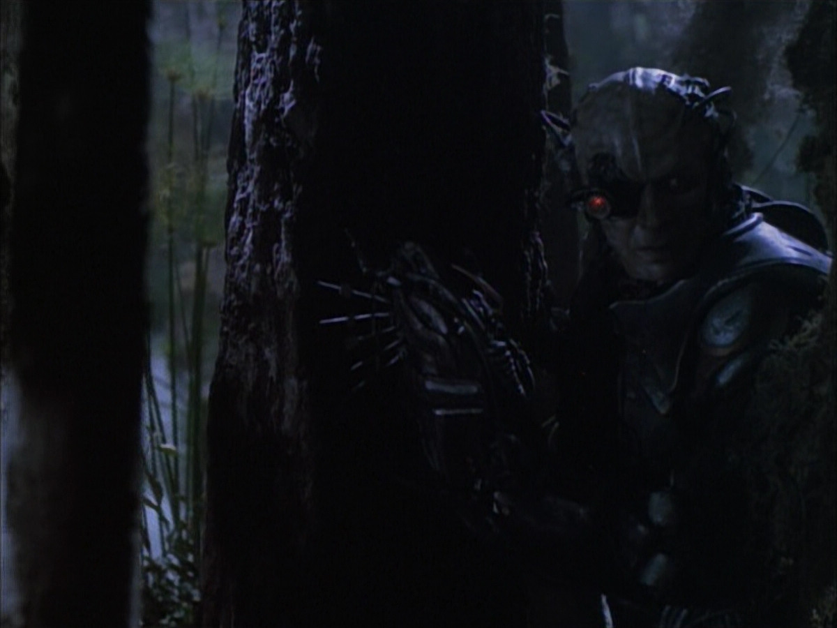 extant_StarTrek_VOY_6x02-SurvivalInstinct_02750.jpg