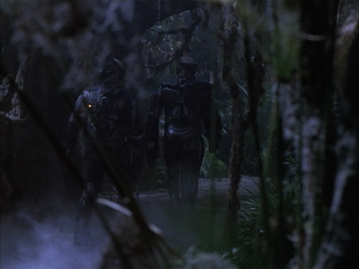 extant_StarTrek_VOY_6x02-SurvivalInstinct_02780.jpg