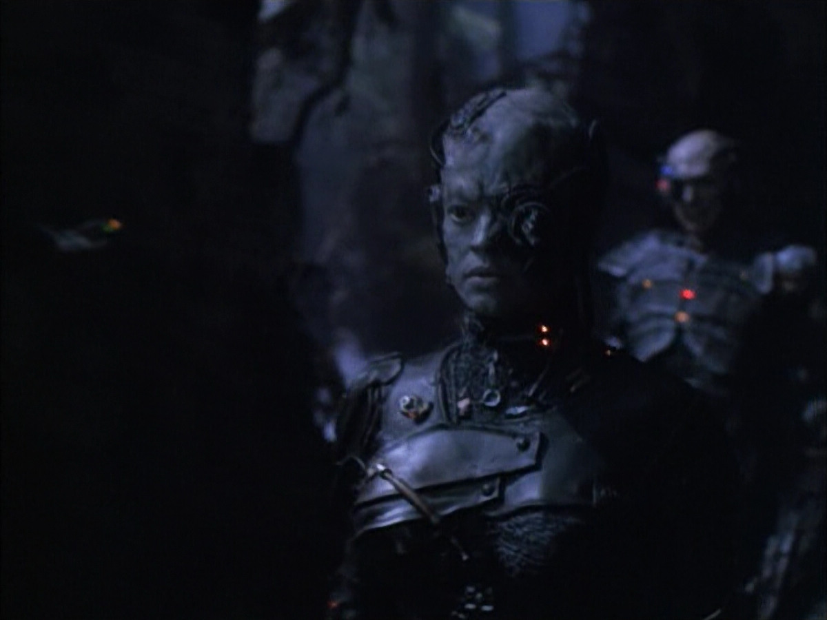 extant_StarTrek_VOY_6x02-SurvivalInstinct_02793.jpg