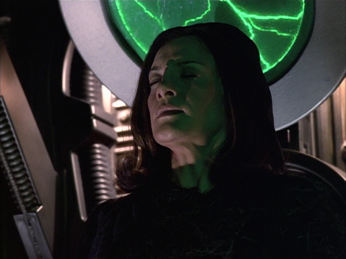 extant_StarTrek_VOY_6x02-SurvivalInstinct_02800.jpg