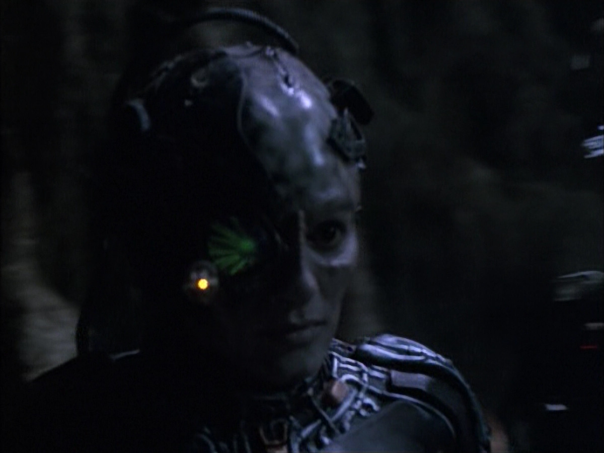extant_StarTrek_VOY_6x02-SurvivalInstinct_02806.jpg