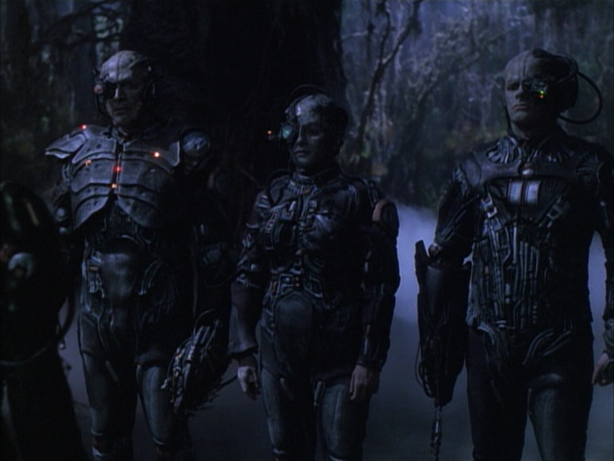 extant_StarTrek_VOY_6x02-SurvivalInstinct_02815.jpg