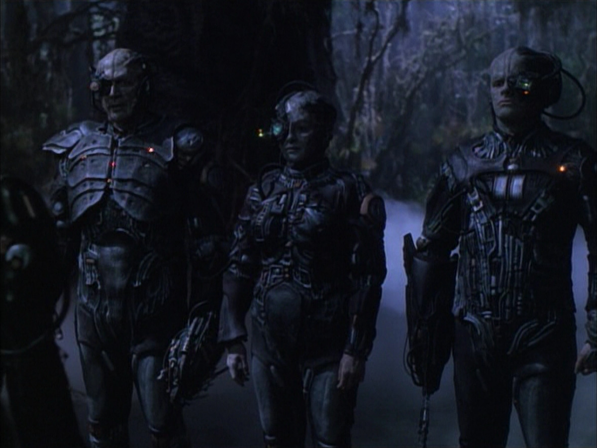 extant_StarTrek_VOY_6x02-SurvivalInstinct_02816.jpg