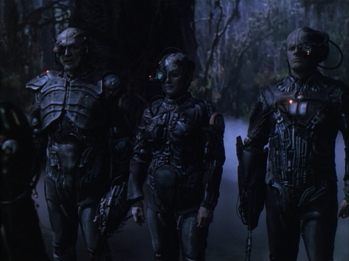 extant_StarTrek_VOY_6x02-SurvivalInstinct_02819.jpg