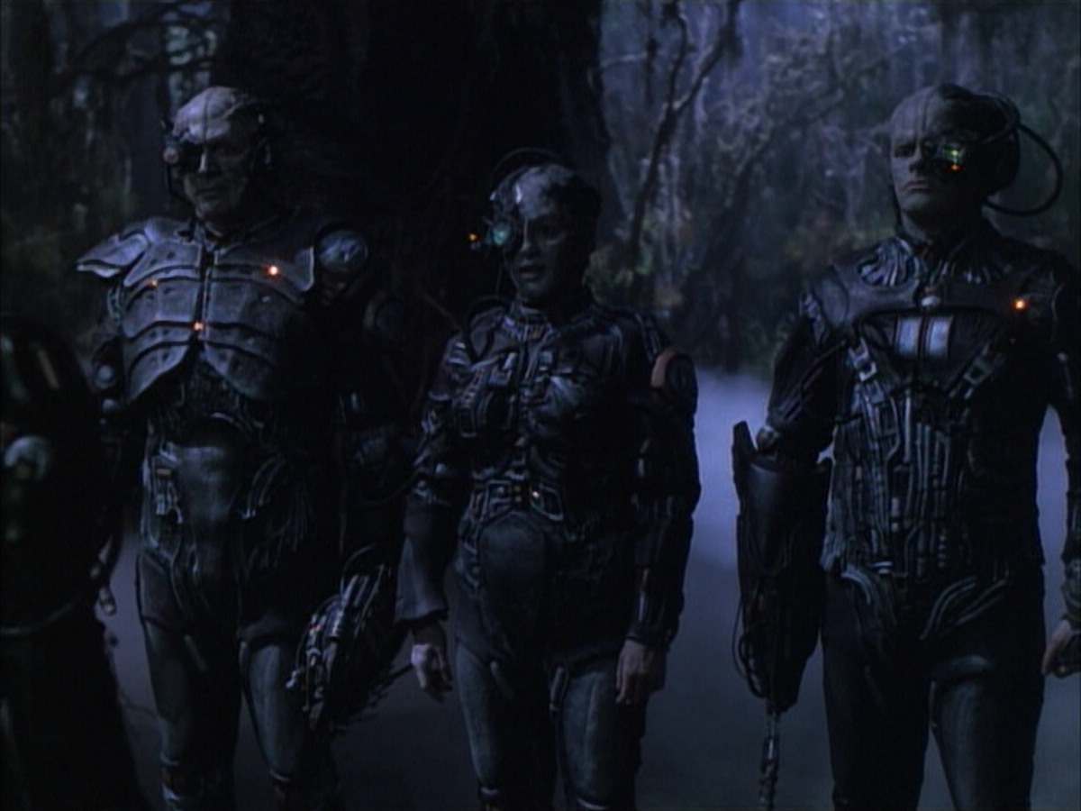 extant_StarTrek_VOY_6x02-SurvivalInstinct_02821.jpg