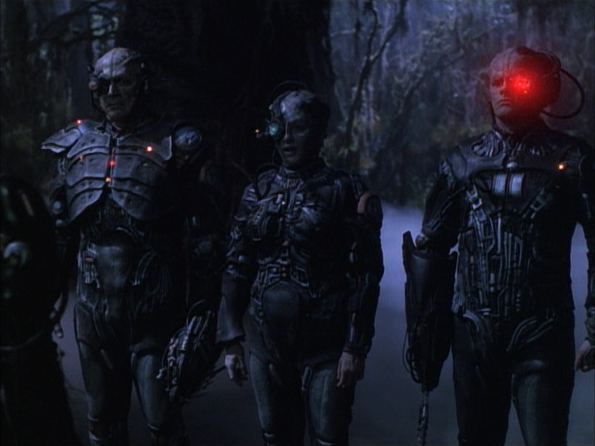 extant_StarTrek_VOY_6x02-SurvivalInstinct_02822.jpg