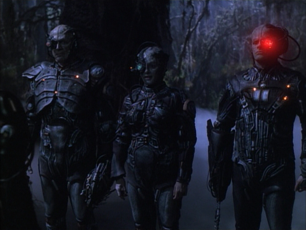 extant_StarTrek_VOY_6x02-SurvivalInstinct_02825.jpg