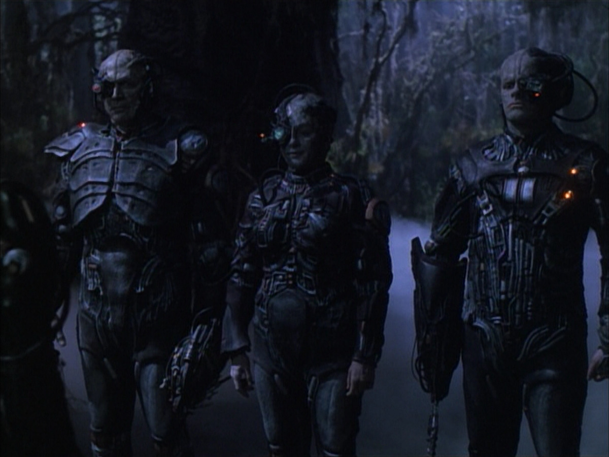 extant_StarTrek_VOY_6x02-SurvivalInstinct_02826.jpg