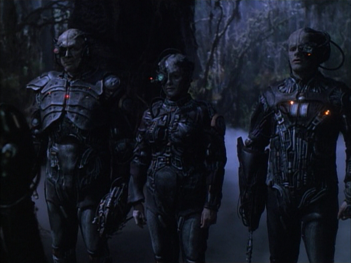extant_StarTrek_VOY_6x02-SurvivalInstinct_02828.jpg