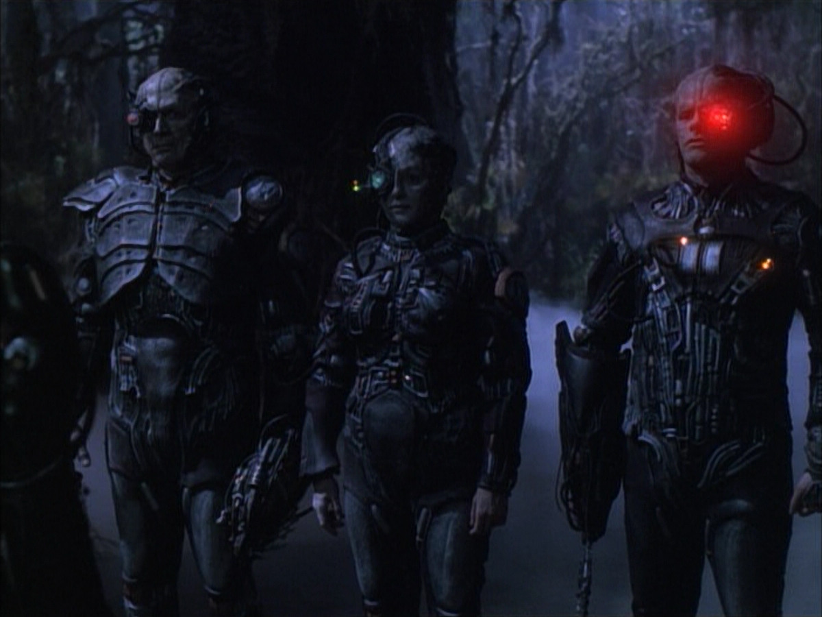 extant_StarTrek_VOY_6x02-SurvivalInstinct_02829.jpg