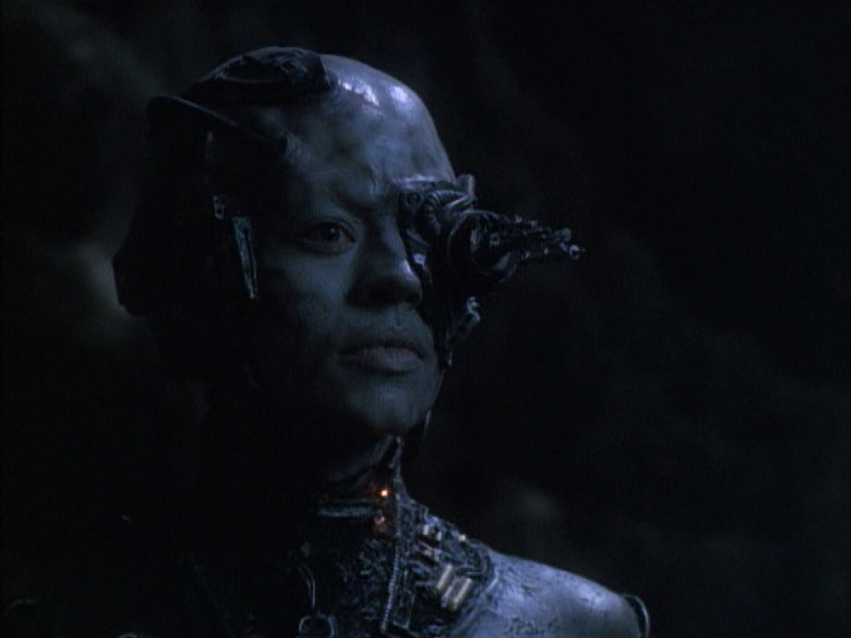 extant_StarTrek_VOY_6x02-SurvivalInstinct_02832.jpg