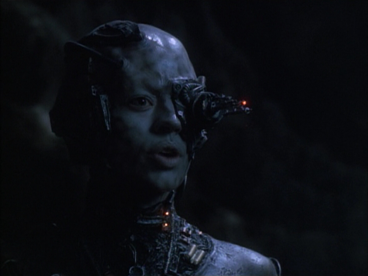extant_StarTrek_VOY_6x02-SurvivalInstinct_02833.jpg