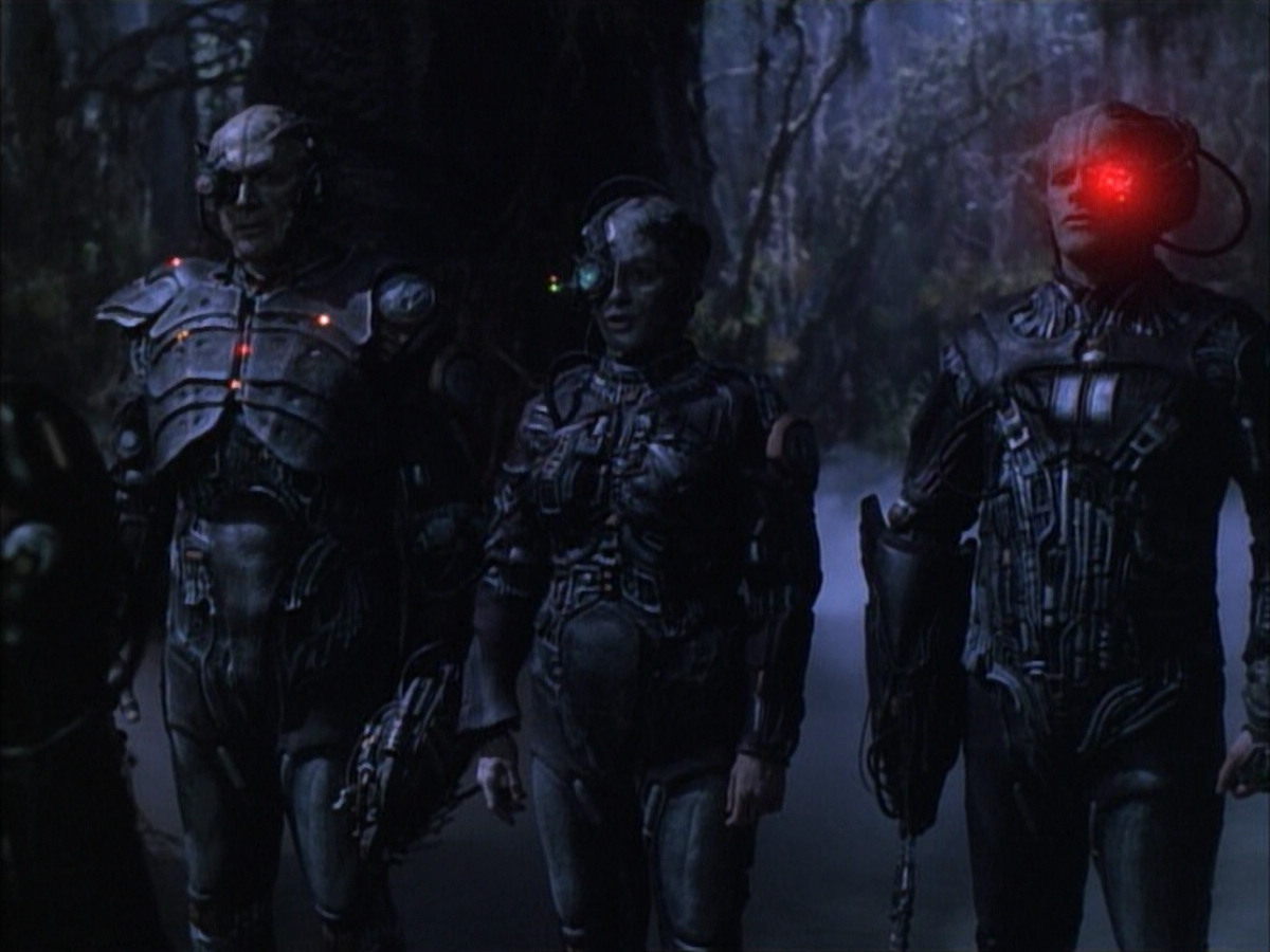 extant_StarTrek_VOY_6x02-SurvivalInstinct_02835.jpg