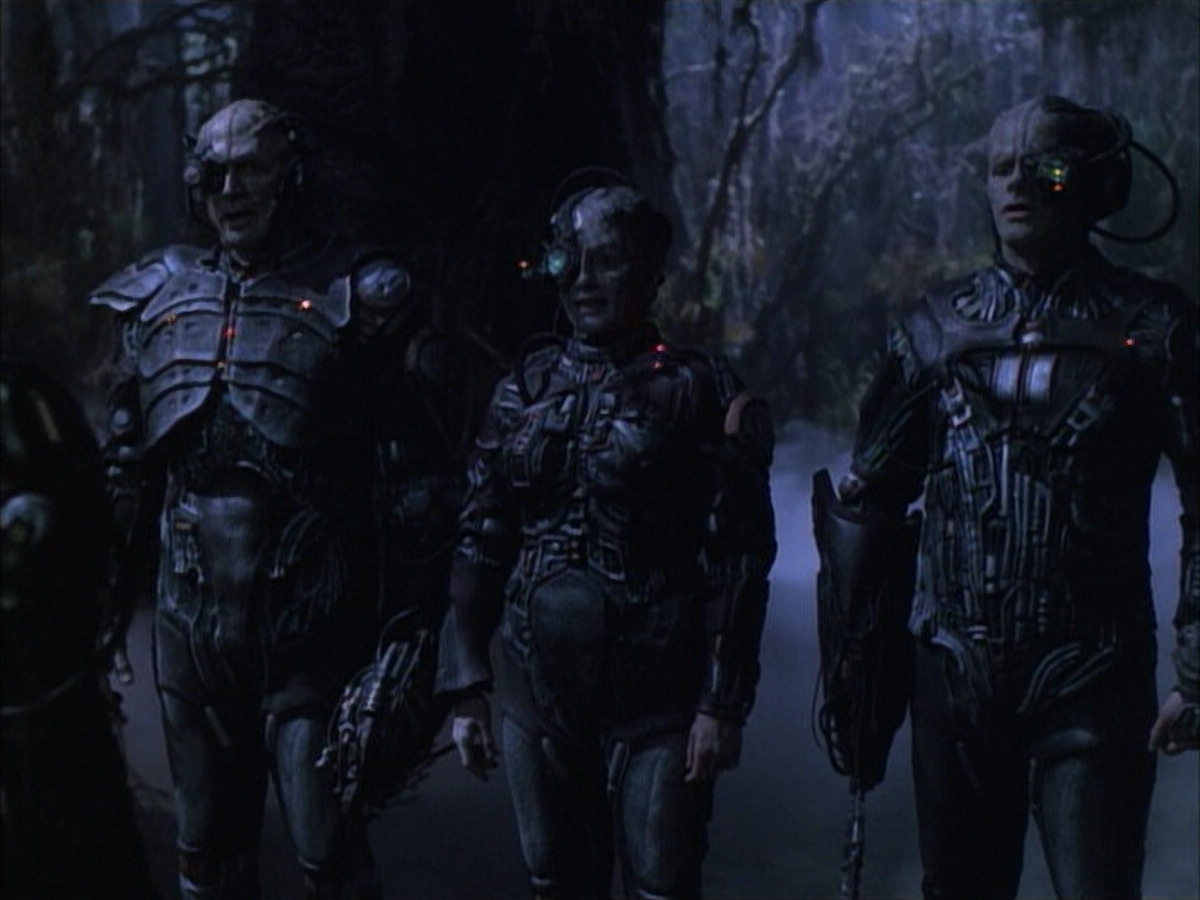 extant_StarTrek_VOY_6x02-SurvivalInstinct_02836.jpg