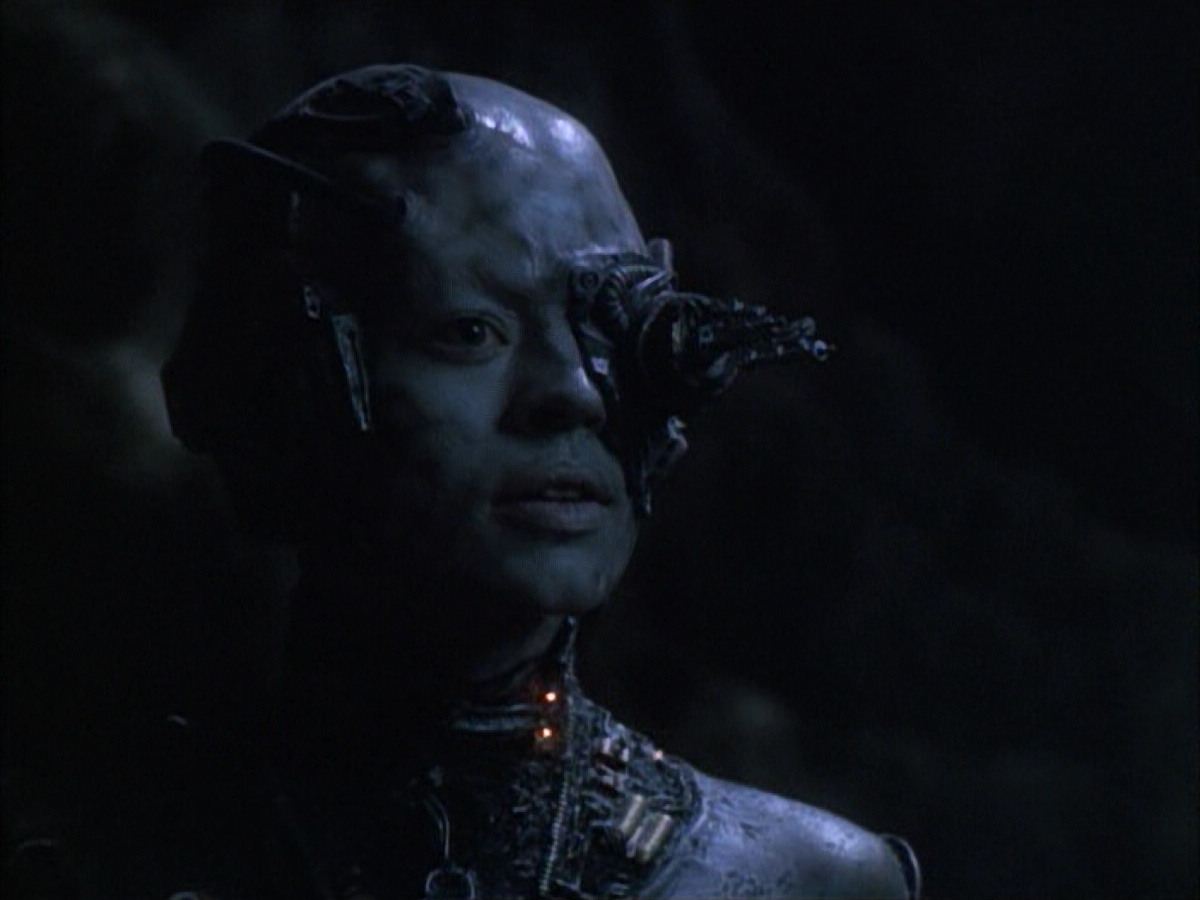 extant_StarTrek_VOY_6x02-SurvivalInstinct_02837.jpg