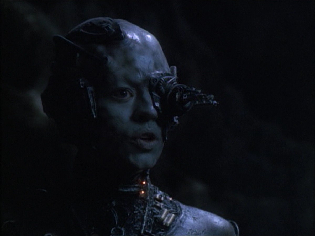 extant_StarTrek_VOY_6x02-SurvivalInstinct_02839.jpg
