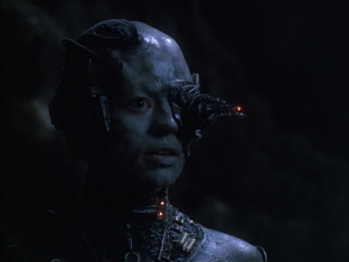 extant_StarTrek_VOY_6x02-SurvivalInstinct_02840.jpg