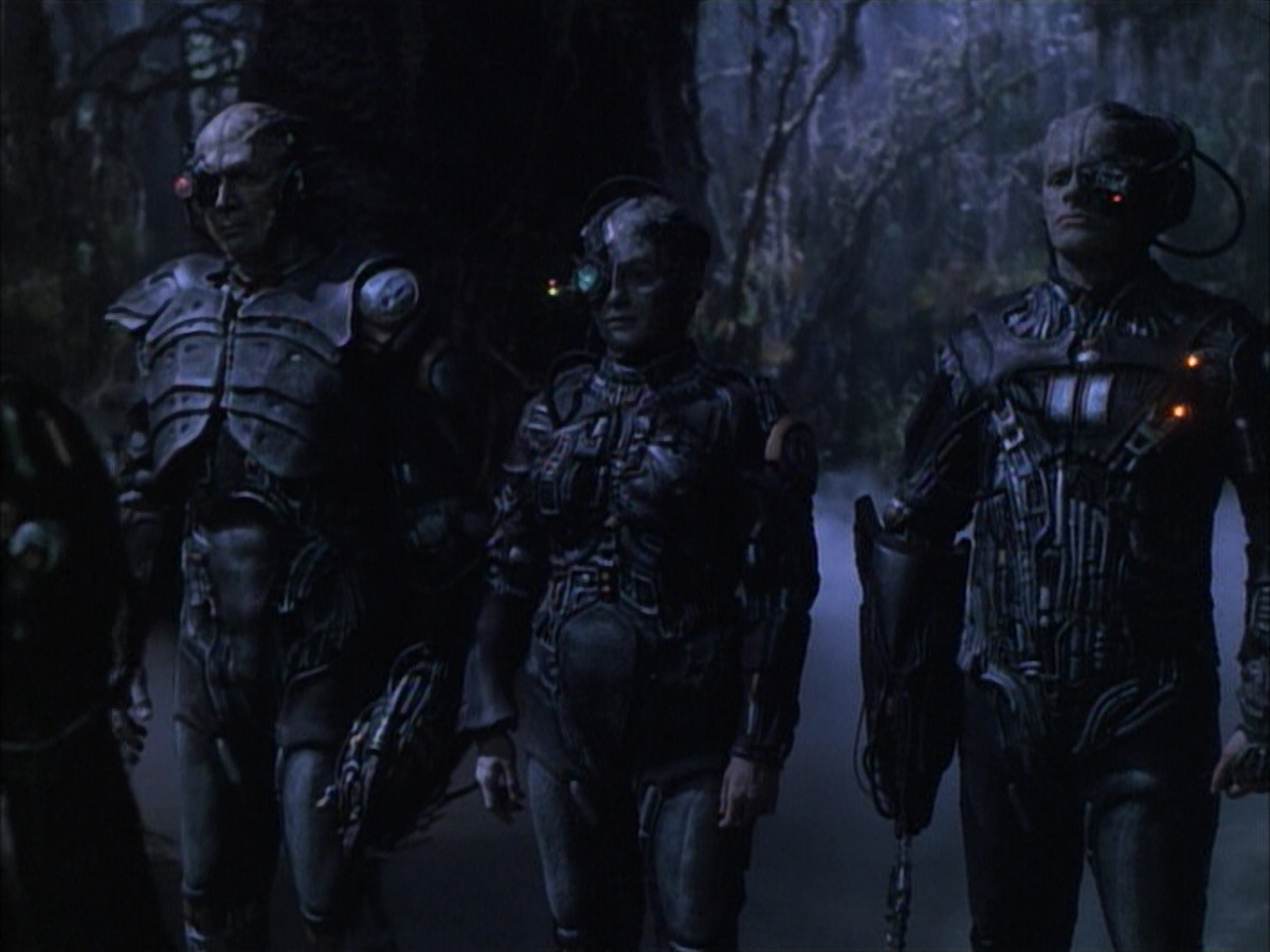 extant_StarTrek_VOY_6x02-SurvivalInstinct_02841.jpg