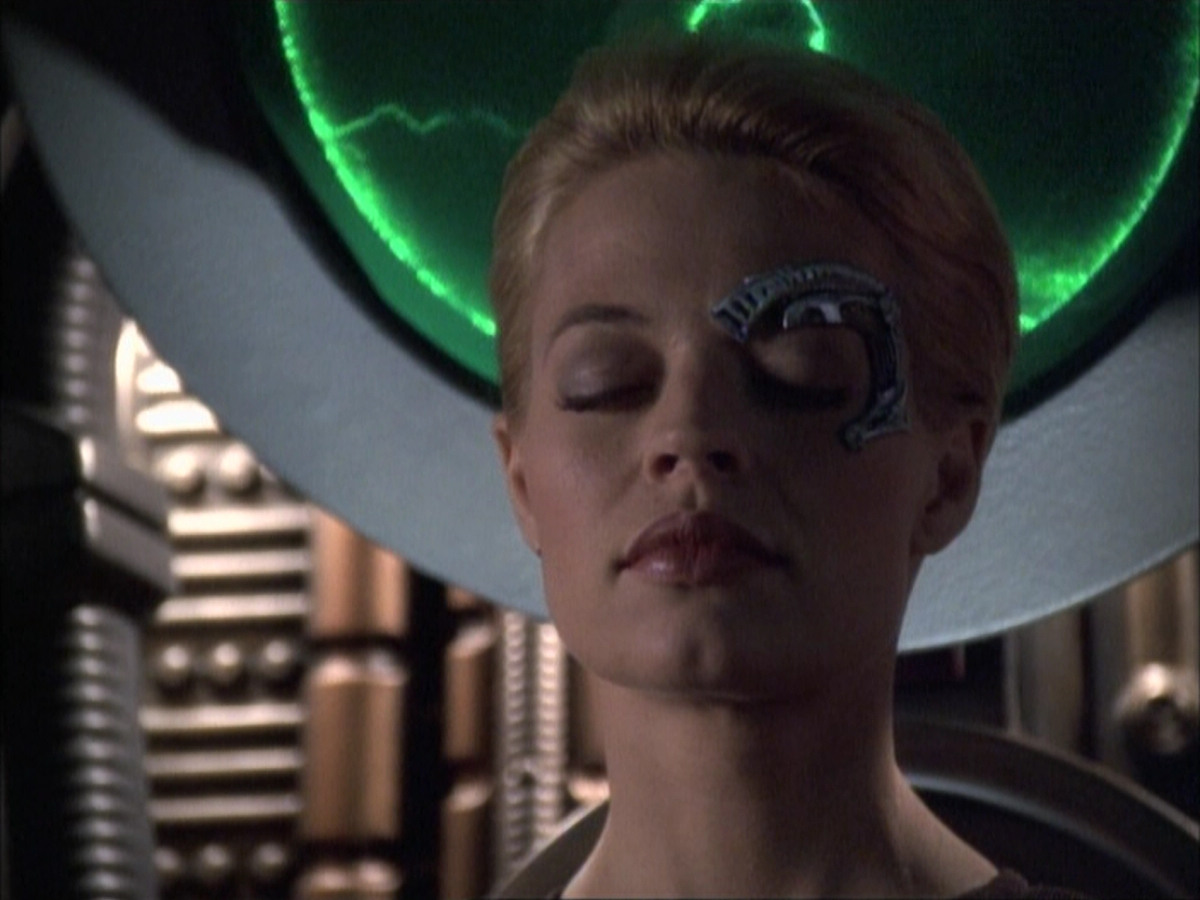 extant_StarTrek_VOY_6x02-SurvivalInstinct_02848.jpg
