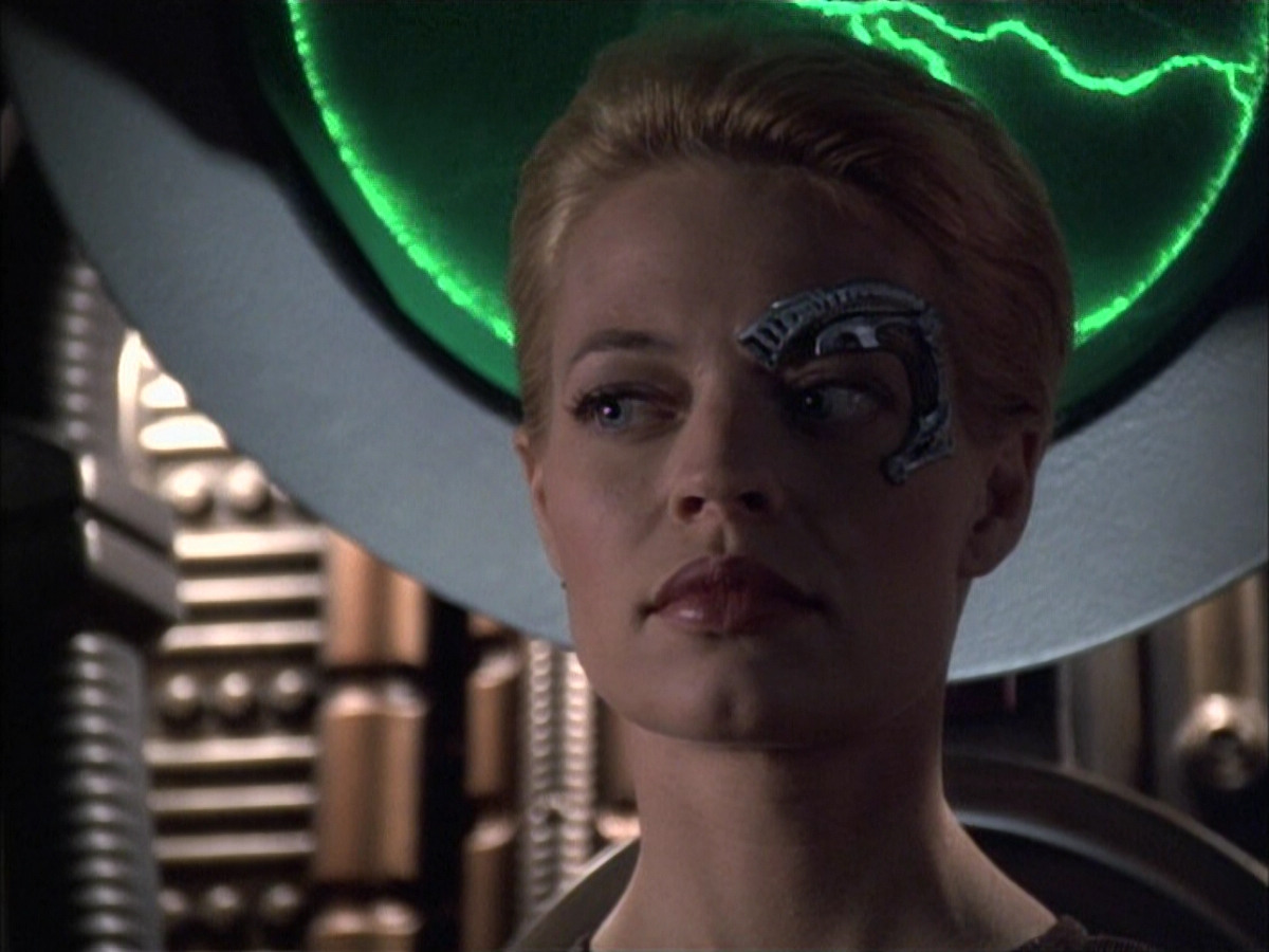 extant_StarTrek_VOY_6x02-SurvivalInstinct_02851.jpg