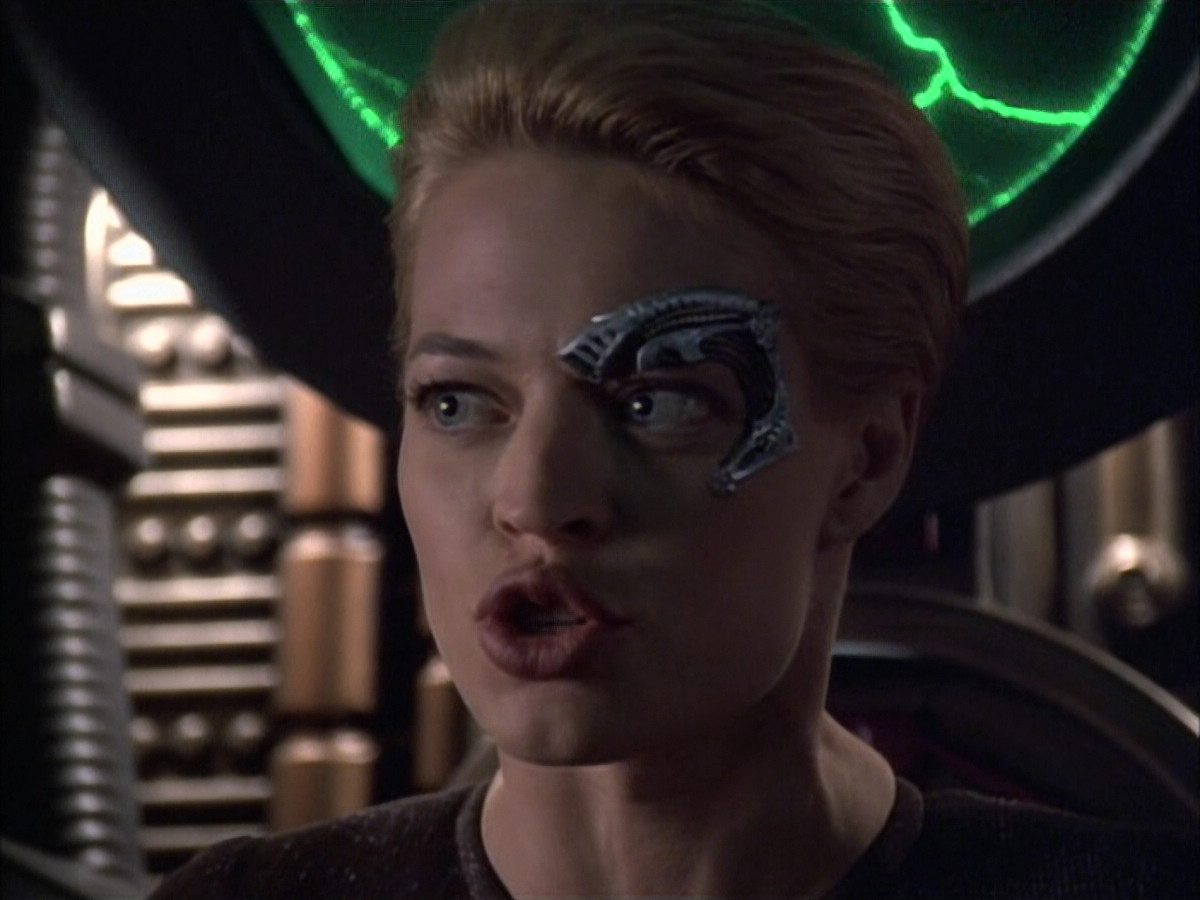 extant_StarTrek_VOY_6x02-SurvivalInstinct_02864.jpg