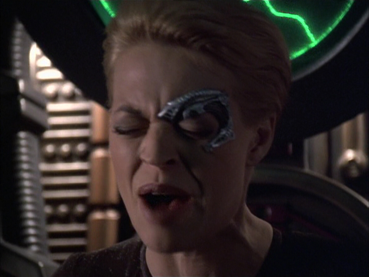 extant_StarTrek_VOY_6x02-SurvivalInstinct_02870.jpg