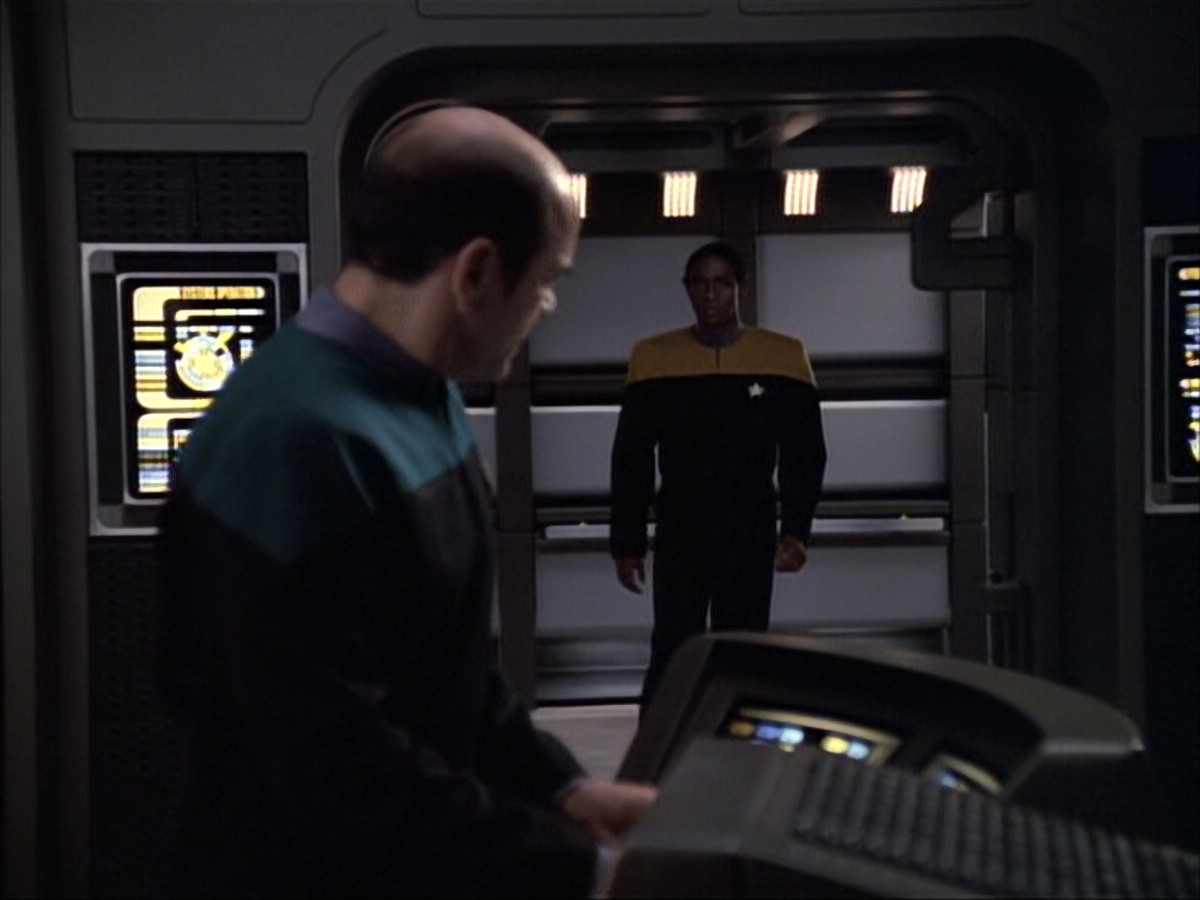 extant_StarTrek_VOY_6x02-SurvivalInstinct_02874.jpg