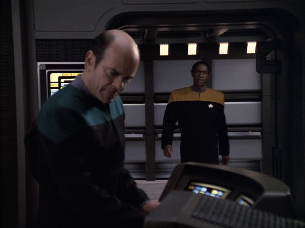 extant_StarTrek_VOY_6x02-SurvivalInstinct_02875.jpg