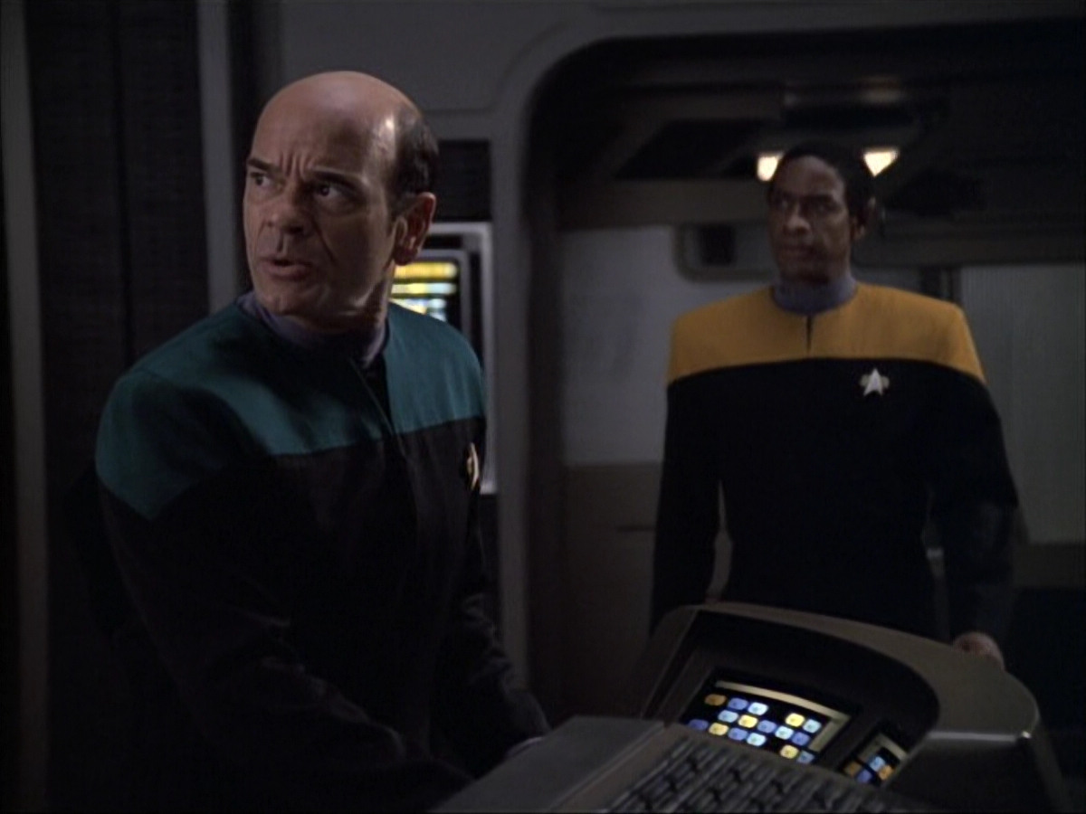 extant_StarTrek_VOY_6x02-SurvivalInstinct_02877.jpg