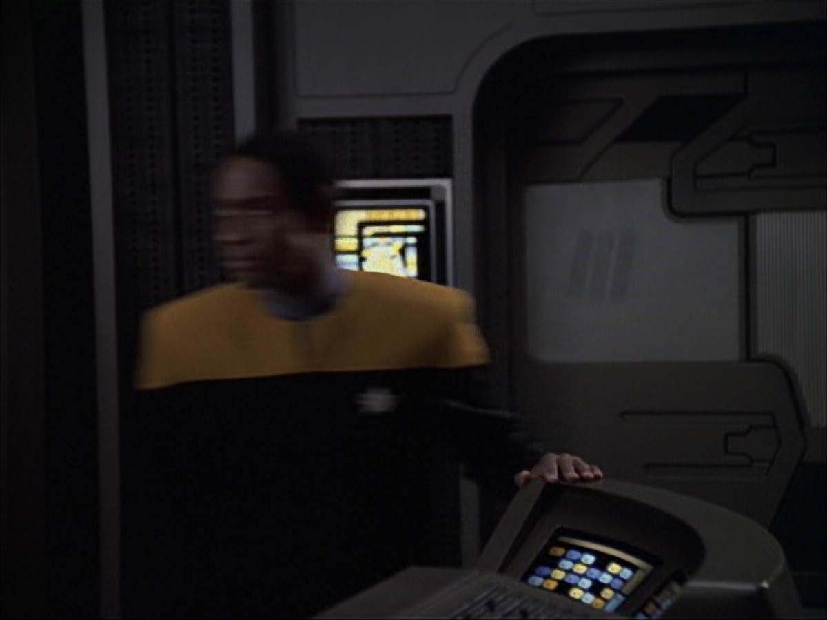 extant_StarTrek_VOY_6x02-SurvivalInstinct_02882.jpg