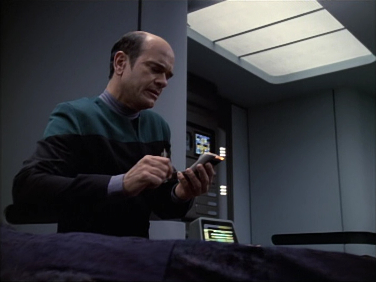 extant_StarTrek_VOY_6x02-SurvivalInstinct_02890.jpg