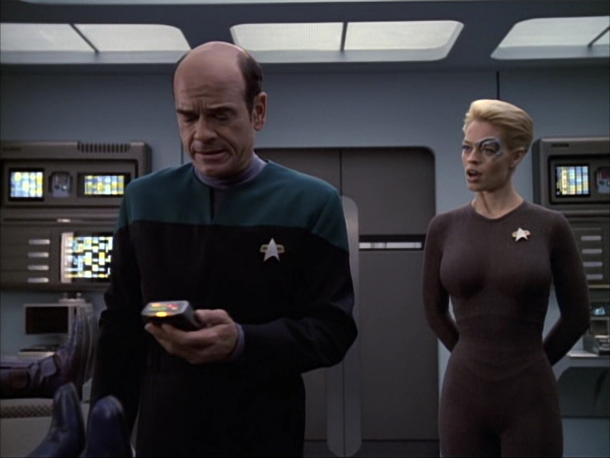 extant_StarTrek_VOY_6x02-SurvivalInstinct_02898.jpg