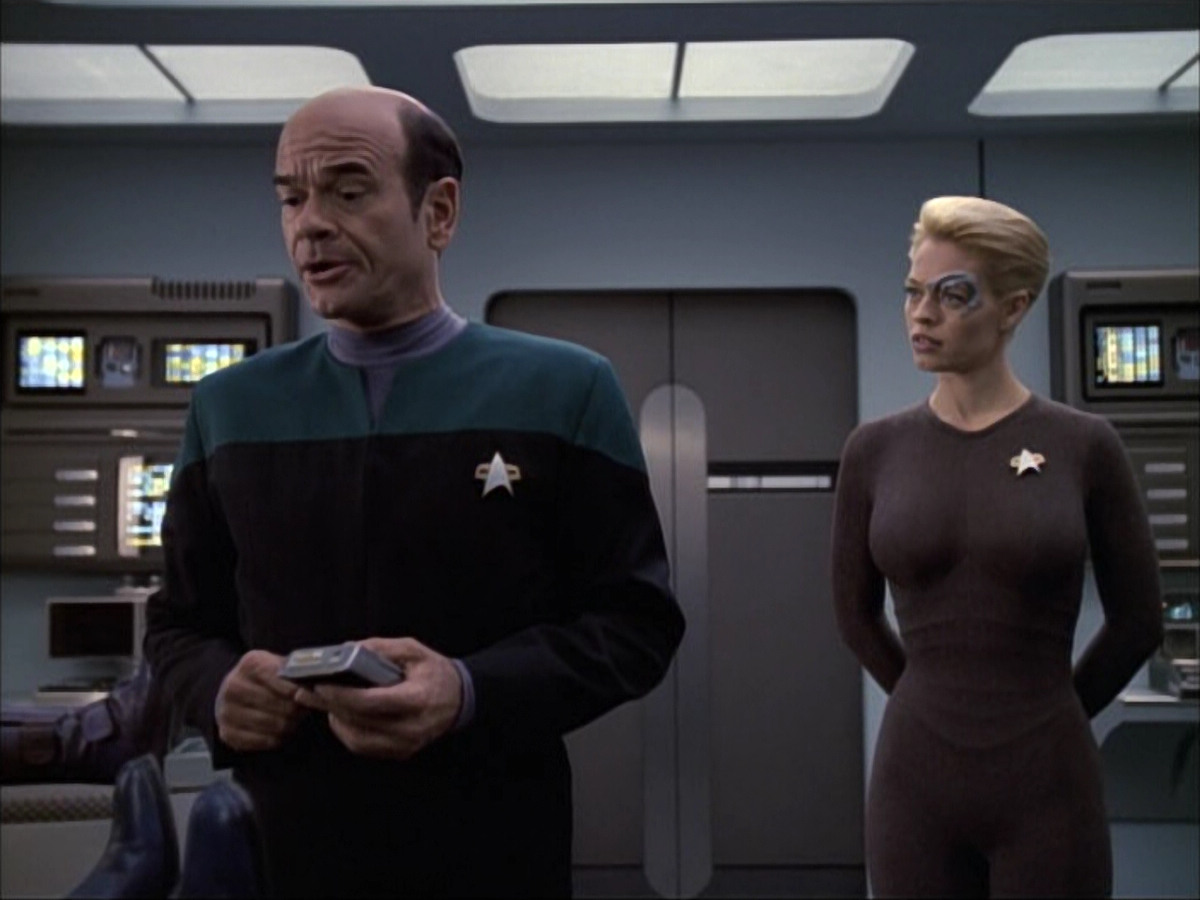 extant_StarTrek_VOY_6x02-SurvivalInstinct_02903.jpg
